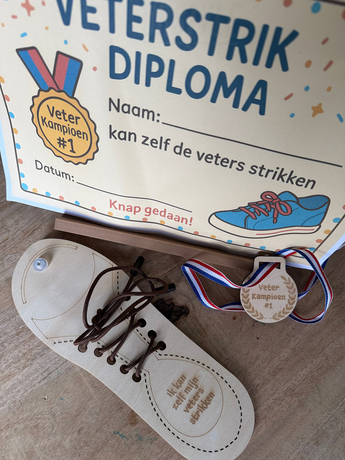 Veterstrikdiploma - Oefenschoen, diploma en medaille